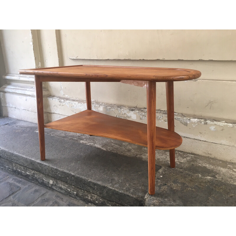 Vintage teak coffee  with a triangle shape with shelf - 1960s