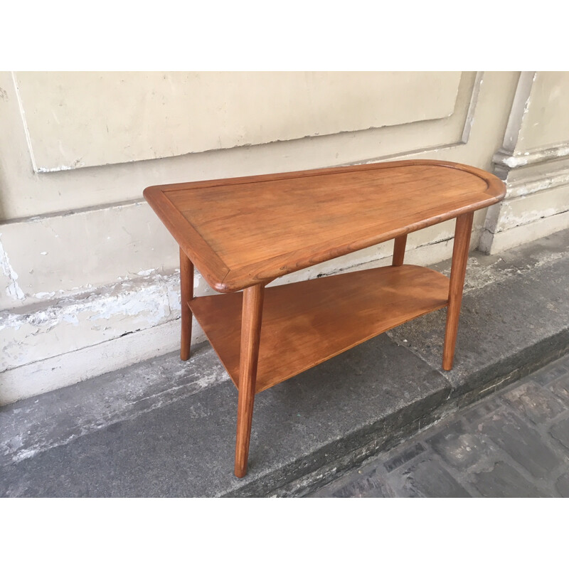 Vintage teak coffee  with a triangle shape with shelf - 1960s