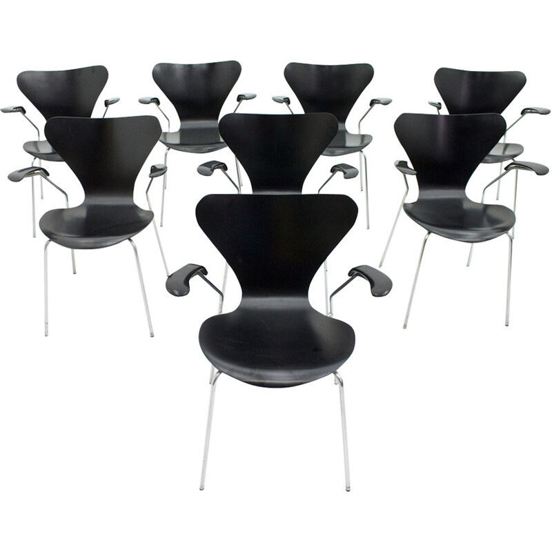 Suite de 8 chaises vintage "3207" noires par Arne Jacobsen pour Fritz Hansen - 1950