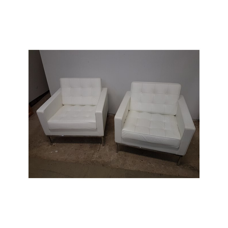 Pair of white Vintage armchairs by Florence Knoll - 1950s