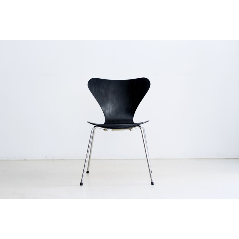 Set of 4 chairs "3107" in black lacquered wood by Fritz Hansen - 1989