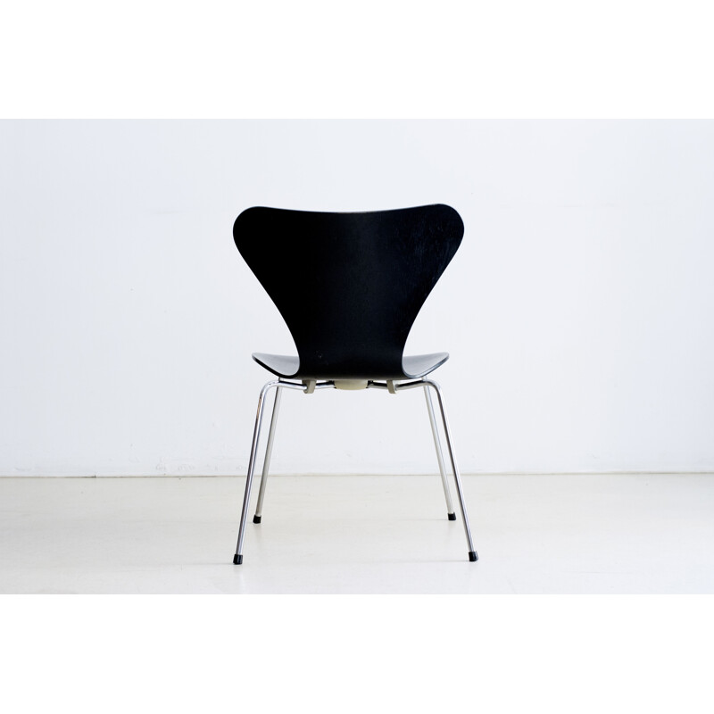 Set of 4 chairs "3107" in black lacquered wood by Fritz Hansen - 1989