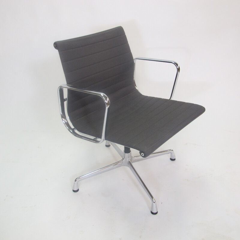 Fauteuil EA 108 en Aluminium par Charles & Ray Eames pour Vitra - 1980