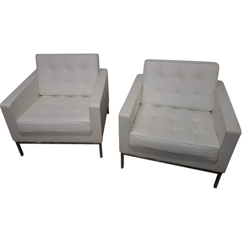 Pair of white Vintage armchairs by Florence Knoll - 1950s