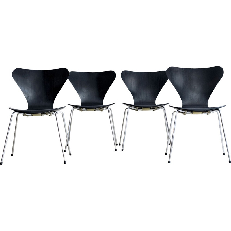 Set of 4 chairs "3107" in black lacquered wood by Fritz Hansen - 1989