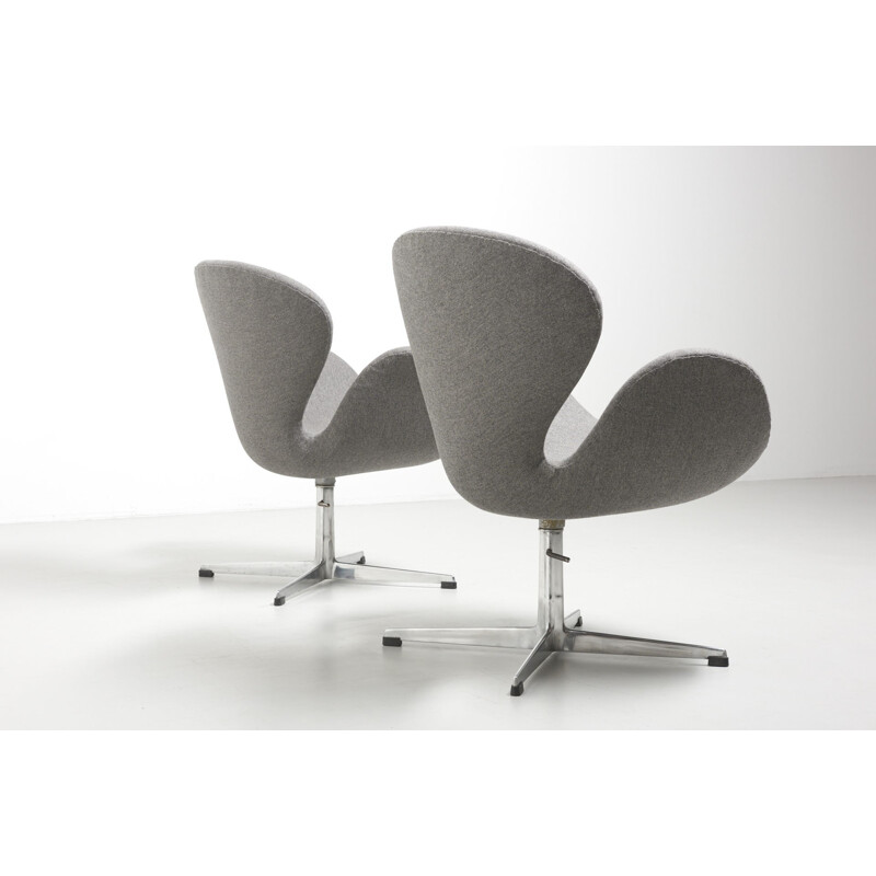 Paire de fauteuils Swan par Arne Jacobsen - 1950