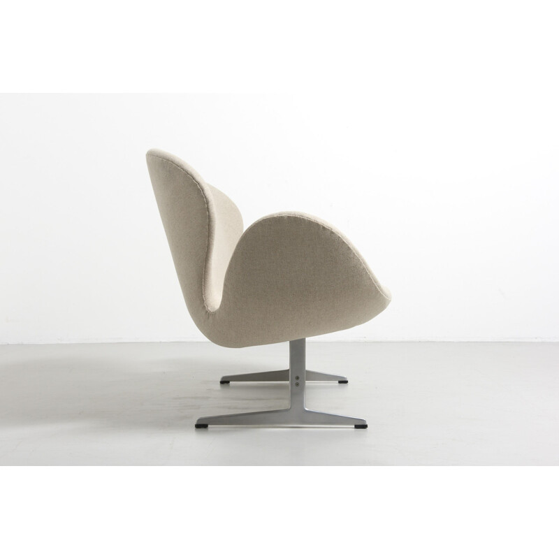 Canapé Swan vintage par Arne Jacobsen - 1960