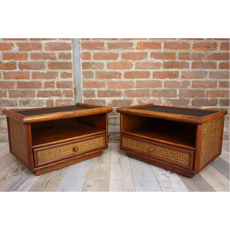 Suite de 2 Tables de Chevets francais en bois, rotin et simili cuir - 1960