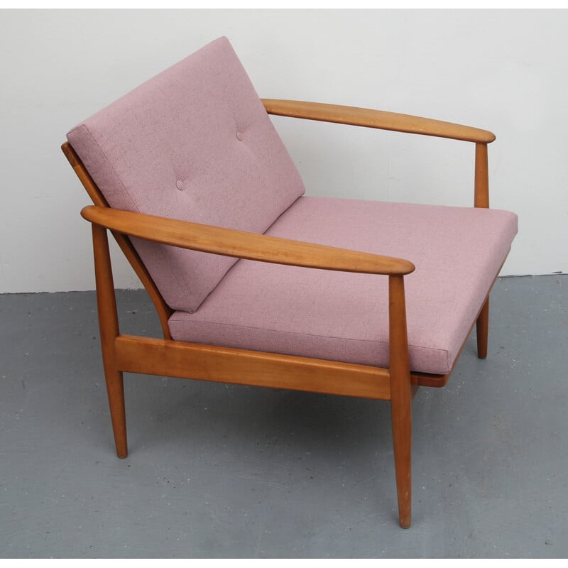 Vintage scandinavian pink armchair in beech - 1960s