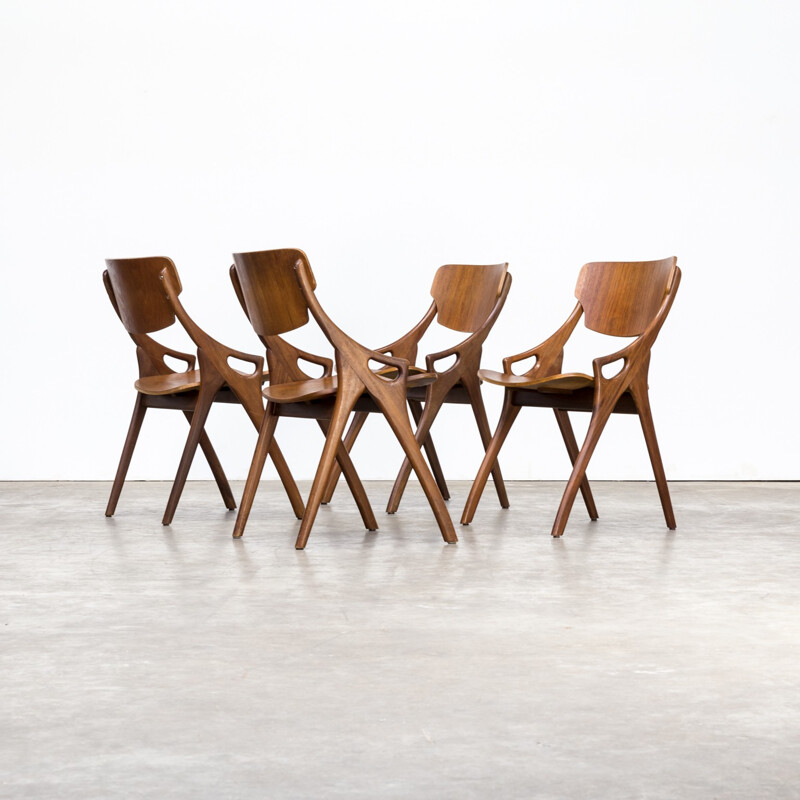 Suite de 4 chaises à repas vintage par Arne Hovmand Olsen pour Mogens Kold - 1950