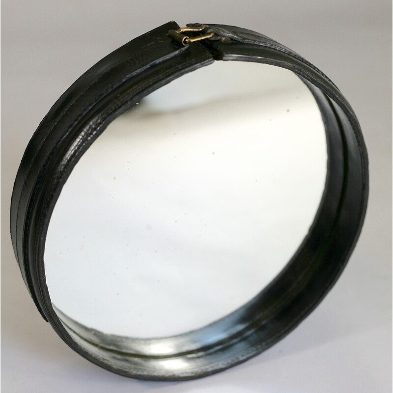 Miroir avec cerclage en acier cuir noir par Jacques Adnet - 1950