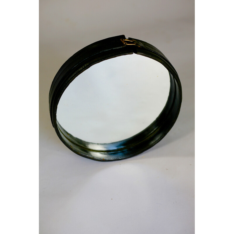 Espelho com moldura de aço em couro preto vintage de Jacques Adnet, 1950