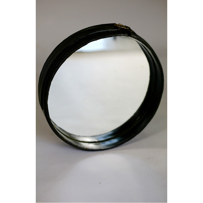 Specchio con cornice vintage in acciaio nero e pelle di Jacques Adnet, 1950