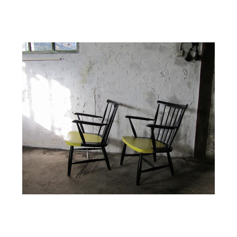 Paire de chaises en bois et simili cuir jaune - 1950