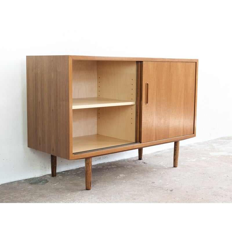 Small vintage sideboard in teak by Hundevad - 1960s