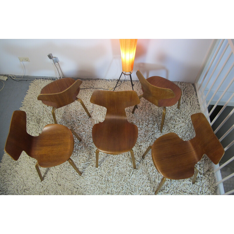 Set of 5 scandinavian chairs in teak and walnut, Arne JACOBSEN - 1960s