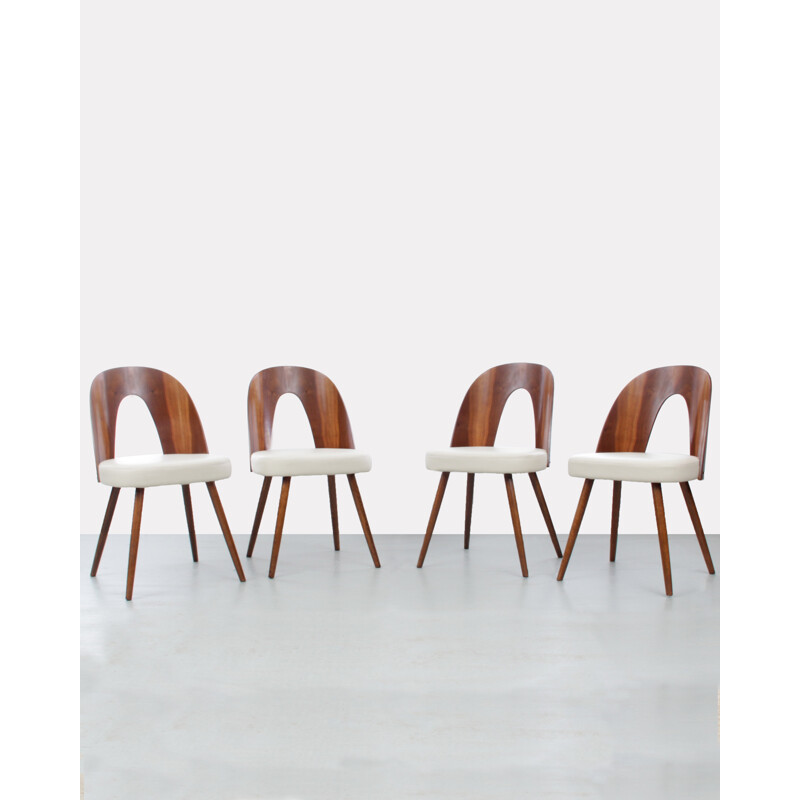 Suite de 4 chaises vintage par Antonin Suman - 1960