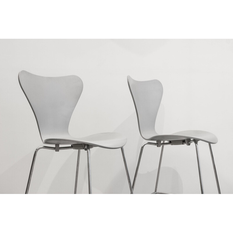 Vintage pair of silver gray lacquered bar stools by Arne Jacobsen - 2000