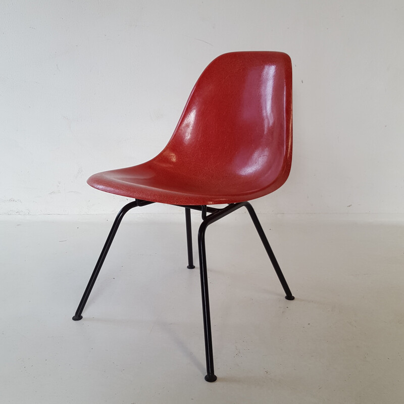 Vintage red chair by Charles and Ray Eames - 1960s