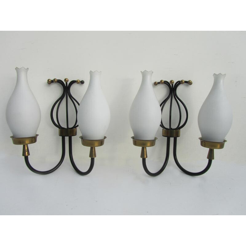 Conjunto vintage de lámparas y apliques de opalina, vidrio y latón - 1950