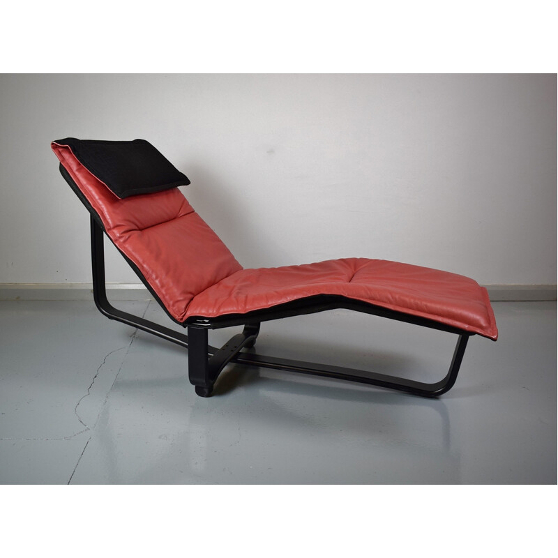 Vintage Danish lounge chair in red leather - 1980s
