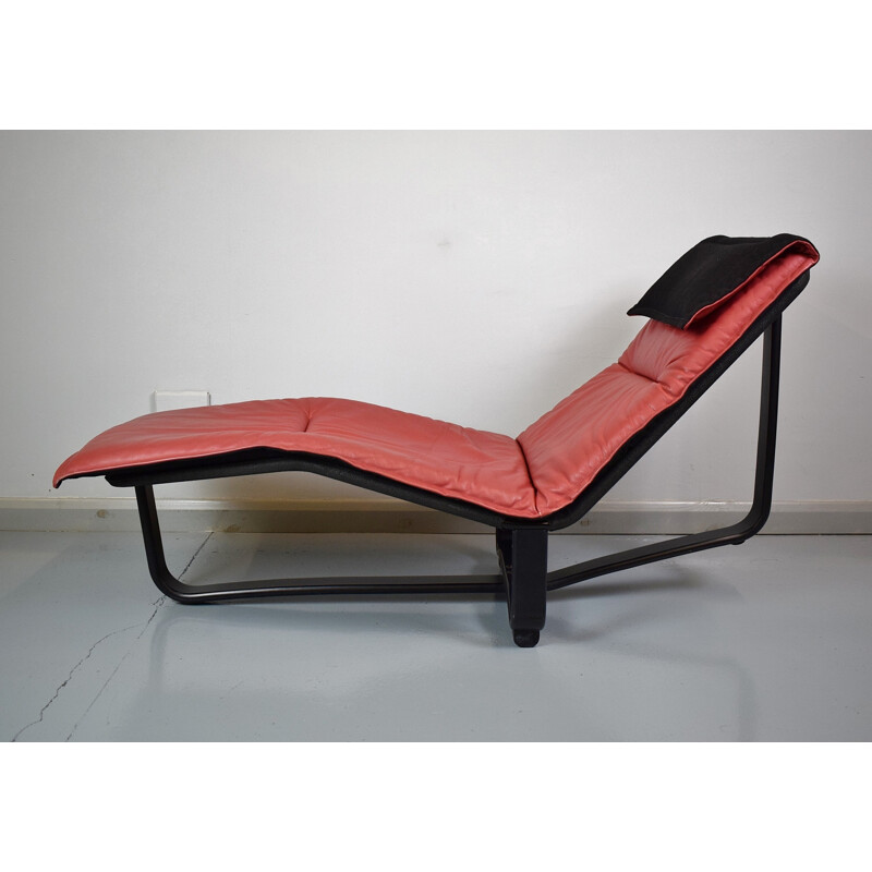 Vintage Danish lounge chair in red leather - 1980s