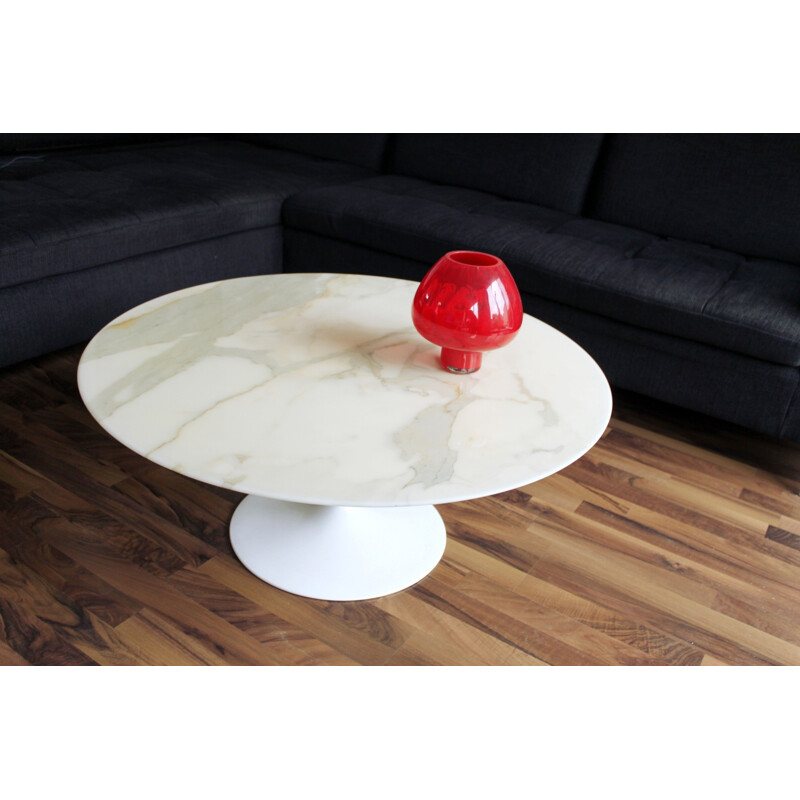 Table basse vintage "tulipe" en marbre de Carrara par Eero Saarinen - 1950