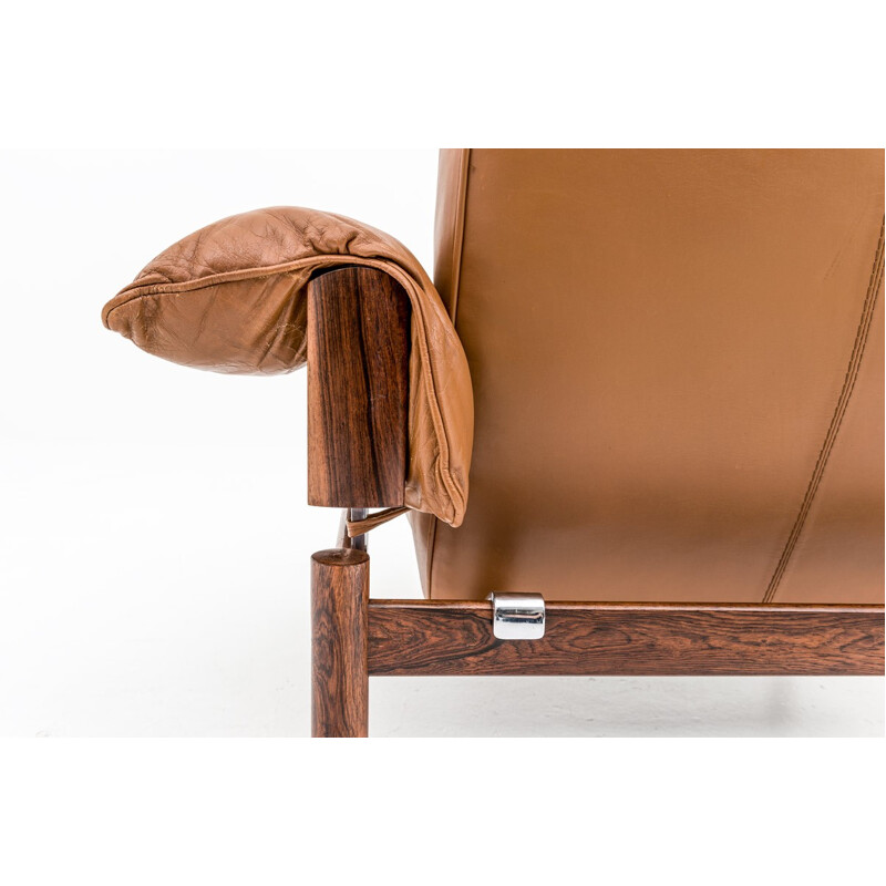 Suite de 4 fauteuils en cuir et palissandre de Percival Lafer - 1960