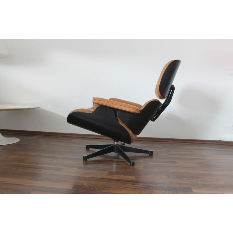 Vintage lounge chair by Ray and Charles Eames from Vitra - 1980s