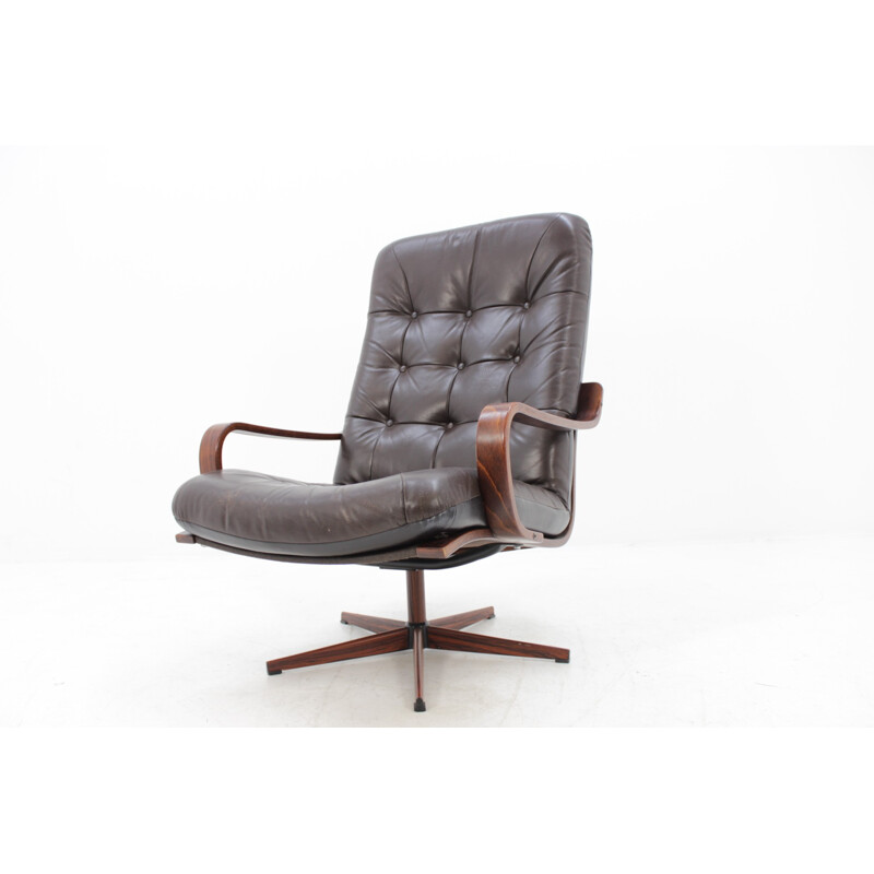 Scandinavian vintage swivel chair in leather - 1970s
