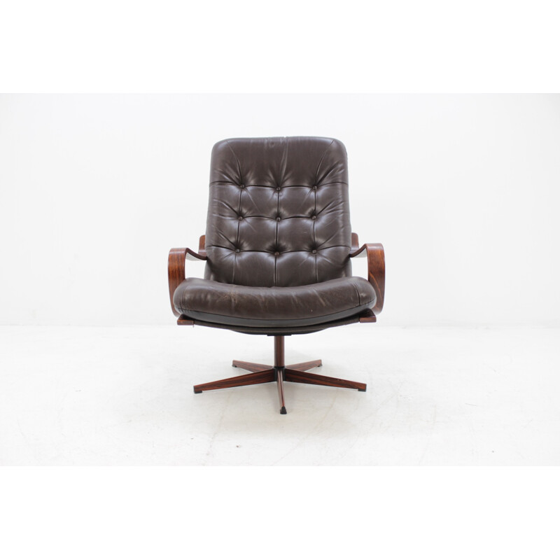 Scandinavian vintage swivel chair in leather - 1970s