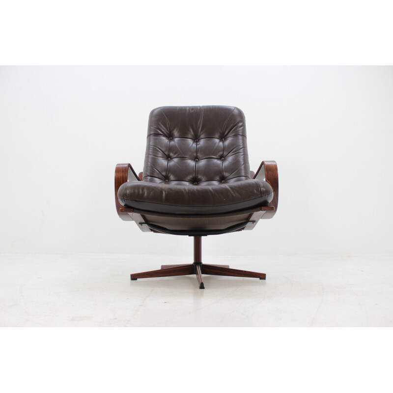 Scandinavian vintage swivel chair in leather - 1970s