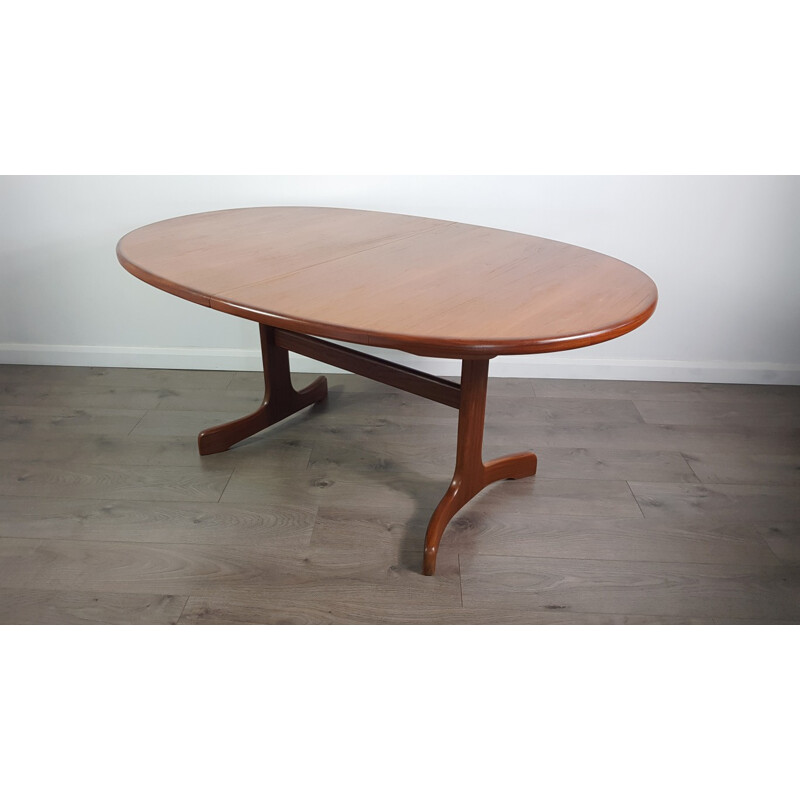 Vintage extendable dining table by G-Plan - 1970s