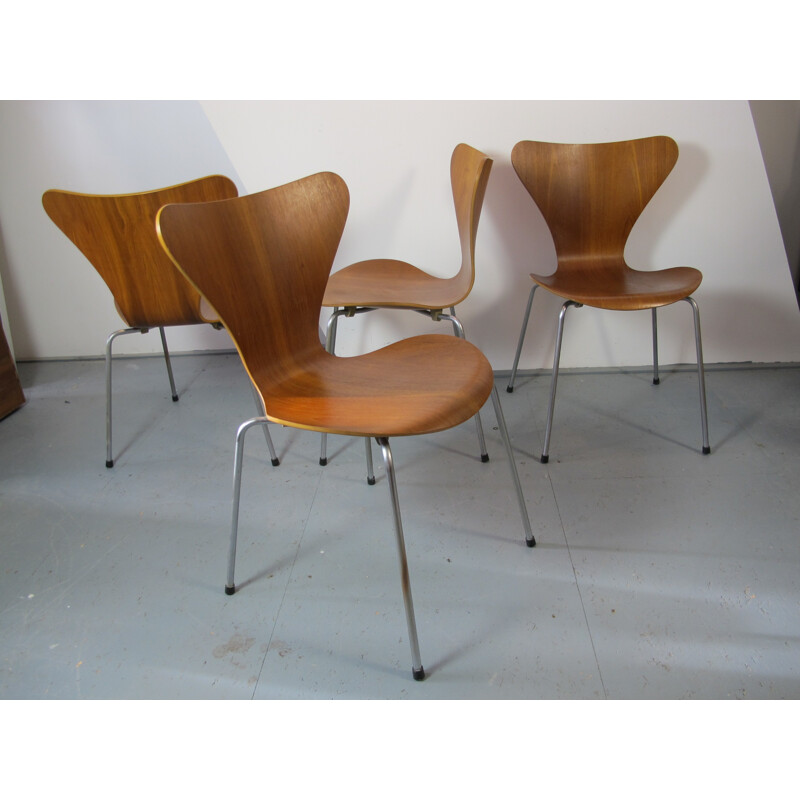Ensemble de 4 chaises série 7 en teck et métal, Arne Jacobsen - 1960