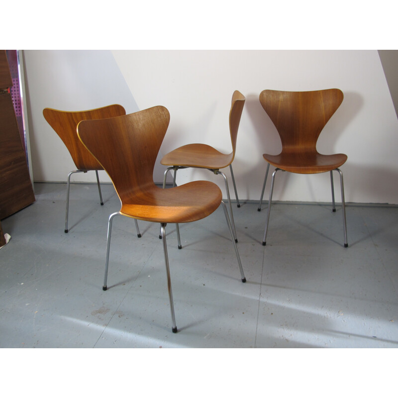 Ensemble de 4 chaises série 7 en teck et métal, Arne Jacobsen - 1960