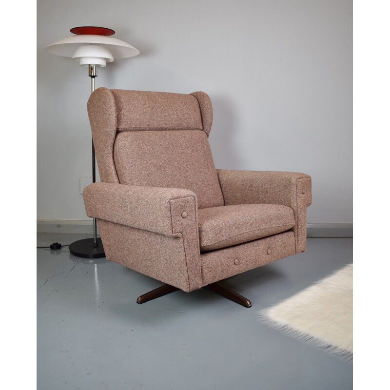 Vintage Danish Pink Wingback Swivel Armchair - 1960s