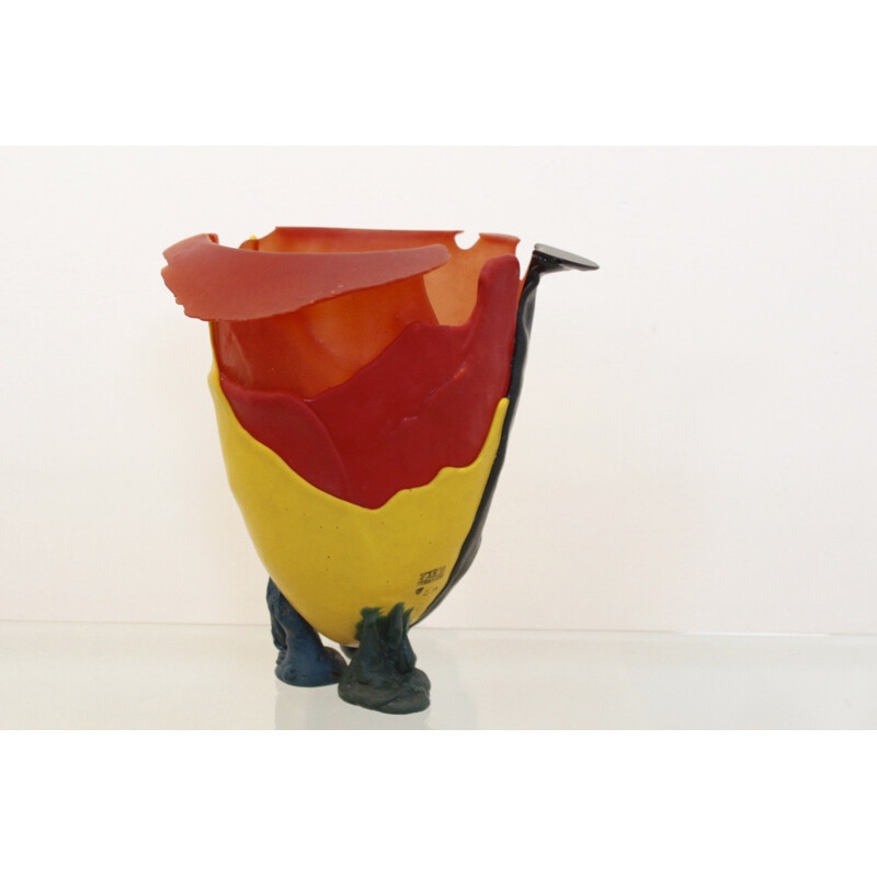 Vintage vase in resin by Gaetano Pesce - 1990s