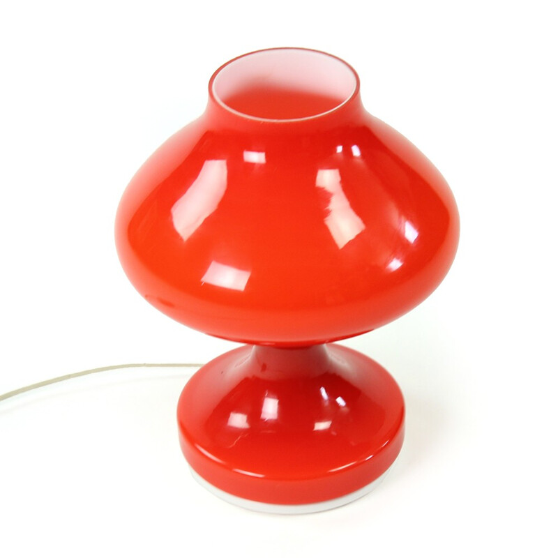 Vintage bureaulamp in rood opaal glas van Stefan Tabery voor OPP Jihlava, Tsjechië 1960