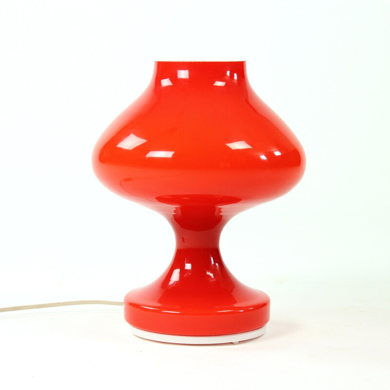 Lampe de bureau vintage en verre opalin rouge par Stefan Tabery pour OPP Jihlava, Tchèque 1960