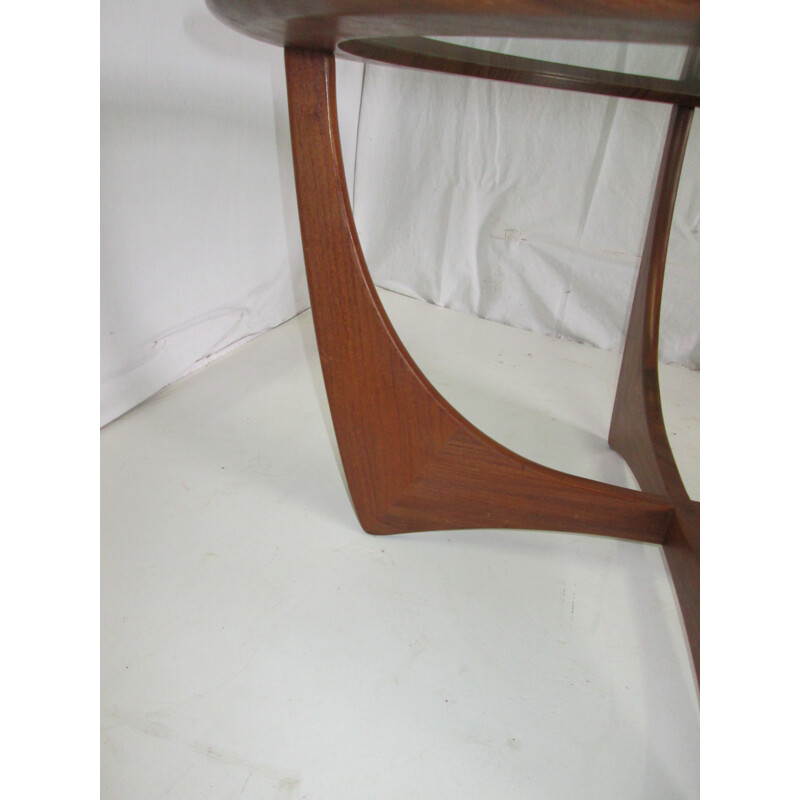 Table basse ronde Astro de Wilkins par Gplan - 1960