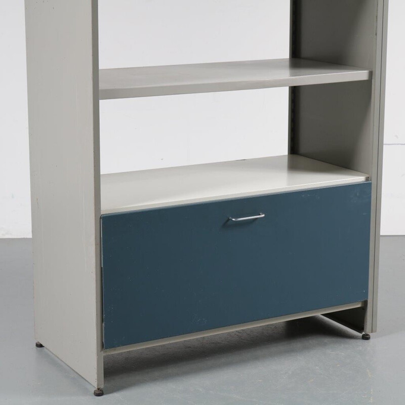 Vintage cabinet in metal with square shapes and rectangular chrome plated handles by Gispen - 1960s