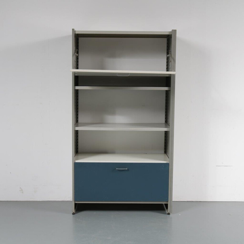 Vintage cabinet in metal with square shapes and rectangular chrome plated handles by Gispen - 1960s