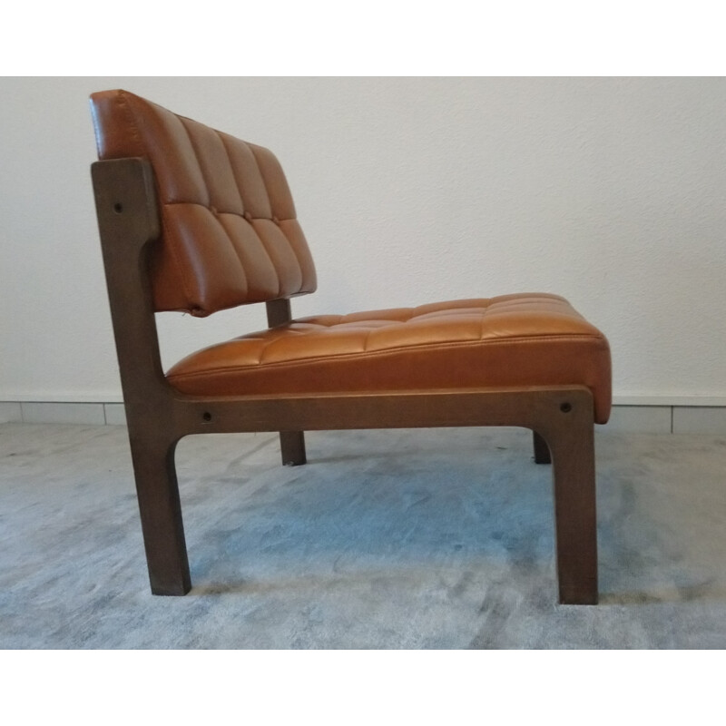 Suite of 5 low chairs made of leatherette and wood - 1970s