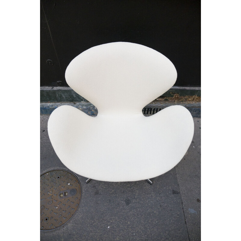 Pair of "Swan Chair" armchairs by Arne Jacobsen for Fritz Hansen - 1990s