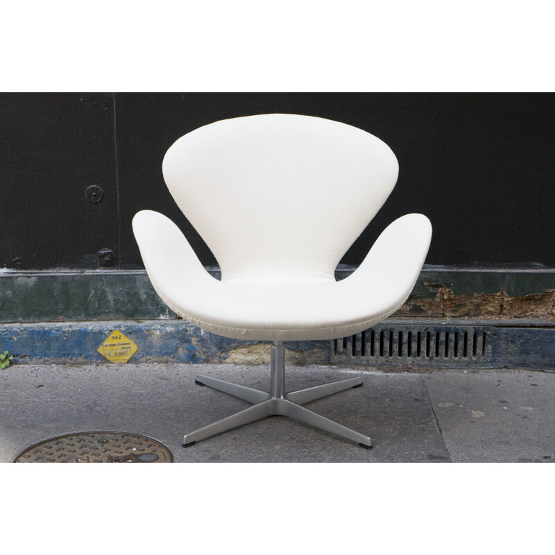 Paire de fauteuils "Swan Chair" d'Arne Jacobsen par Fritz Hansen - 1990