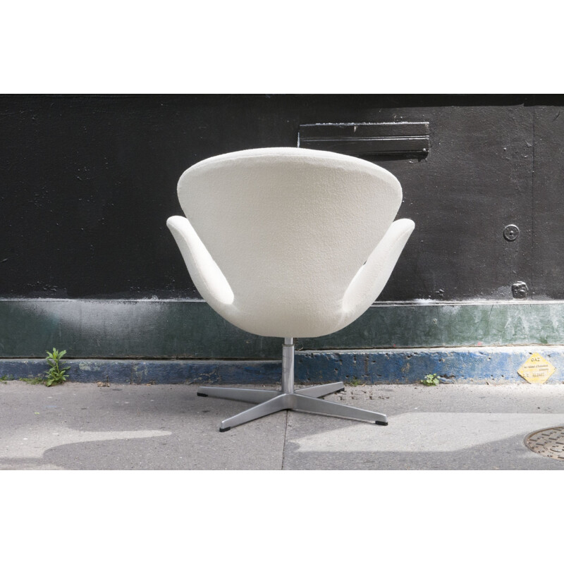 Pair of "Swan Chair" armchairs by Arne Jacobsen for Fritz Hansen - 1990s