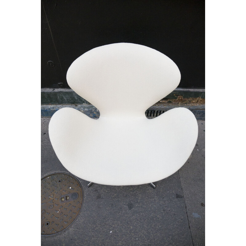 "Swan Chair" armchairs by Arne Jacobsen for Fritz Hansen - 1990s