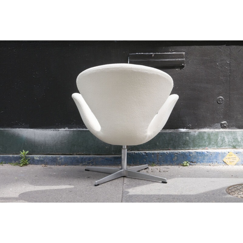 "Swan Chair" armchairs by Arne Jacobsen for Fritz Hansen - 1990s