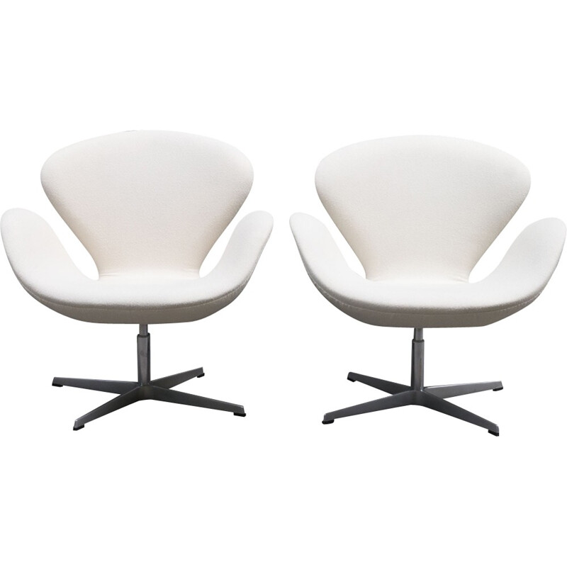 Pair of "Swan Chair" armchairs by Arne Jacobsen for Fritz Hansen - 1990s