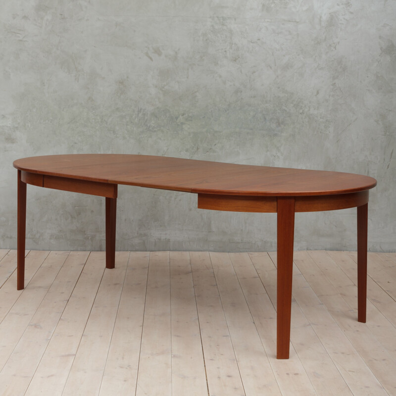 Round Vintage Danish table with teak extension - 1960s